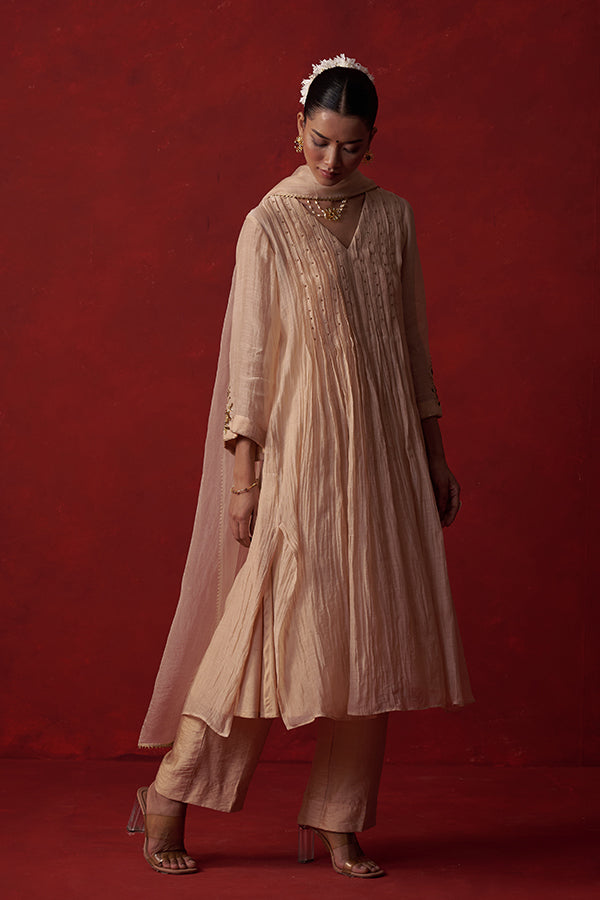 Kāñcanīya Mul Chanderi Pleated Suit
