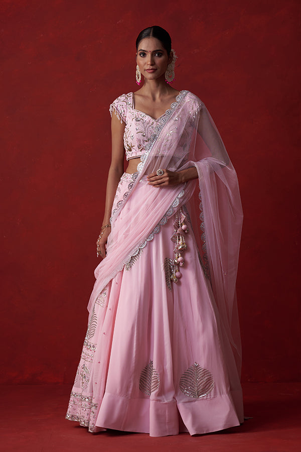 Sitara Gulabi Sajila Lehenga (Kali 16)