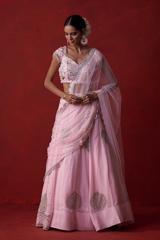 Sitara Gulabi Sajila Lehenga (Kali 16)
