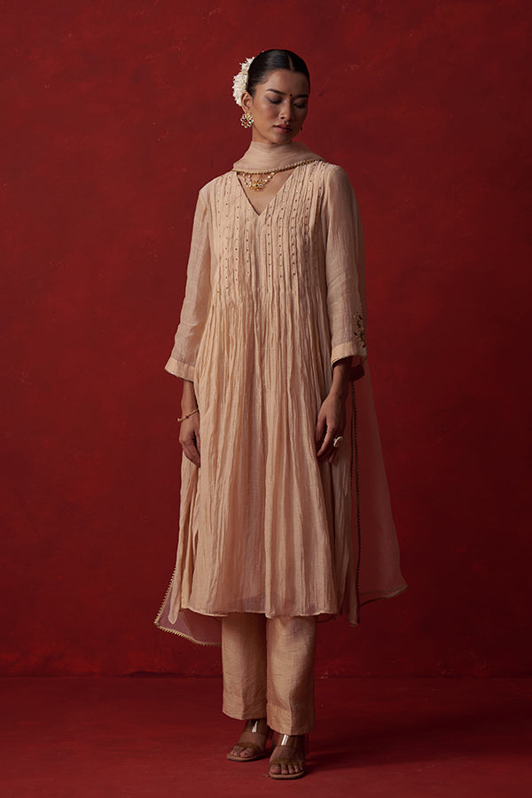 Kāñcanīya Mul Chanderi Pleated Suit