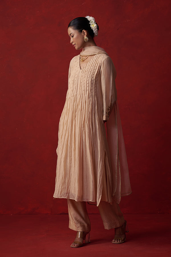 Kāñcanīya Mul Chanderi Pleated Suit