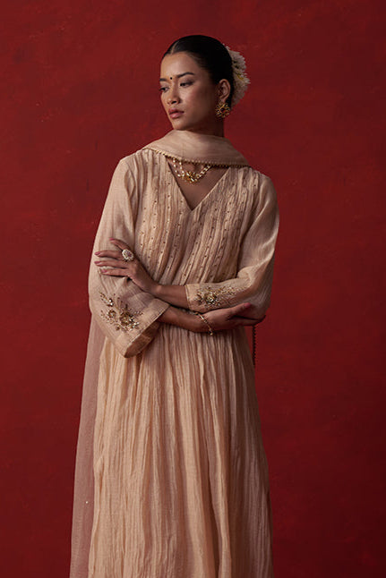 Kāñcanīya Mul Chanderi Pleated Suit
